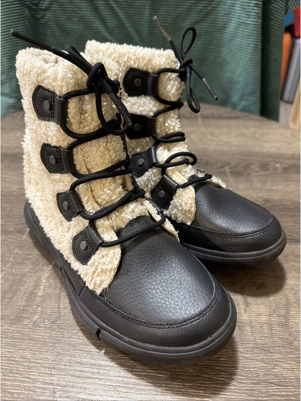 Sorel Explorer II Joan Cozy Women's Boots Size 7.5 White/Black